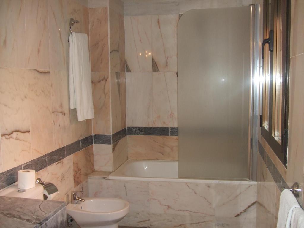 Hotel Vadorrey Roa Room photo